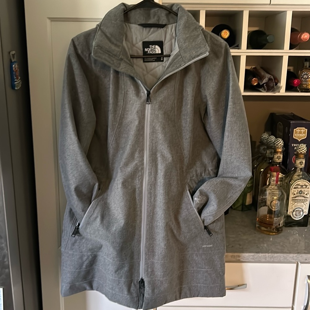 Womens north face parka jacket, like new size medium